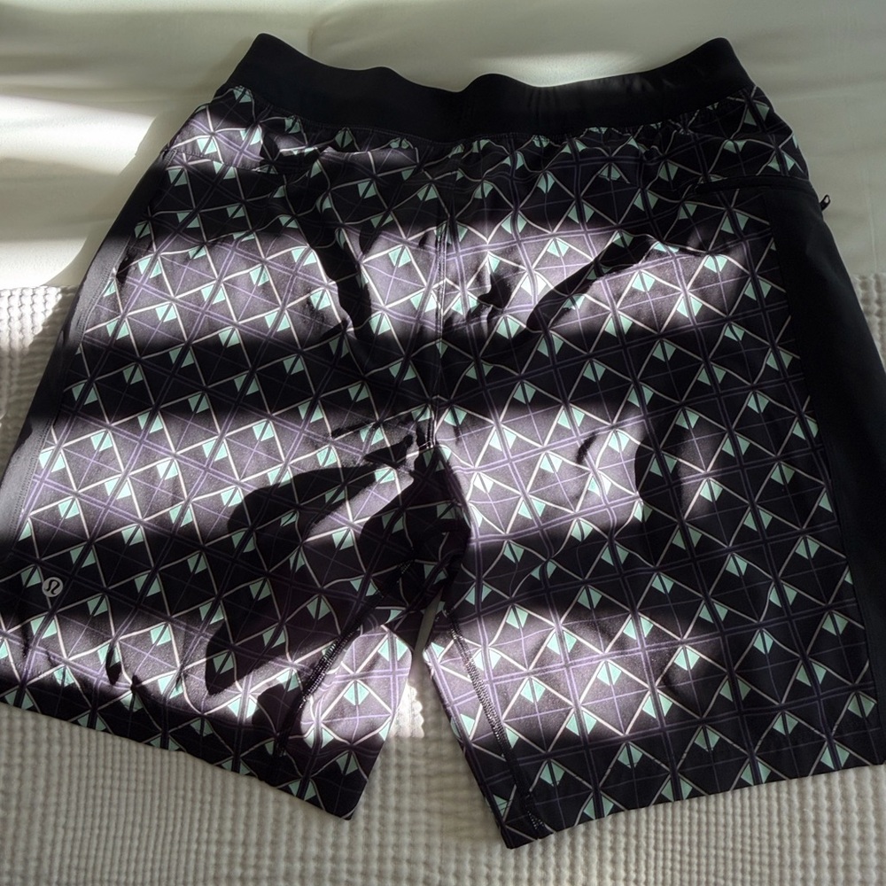 Geometric Patterned Shorts - image 4